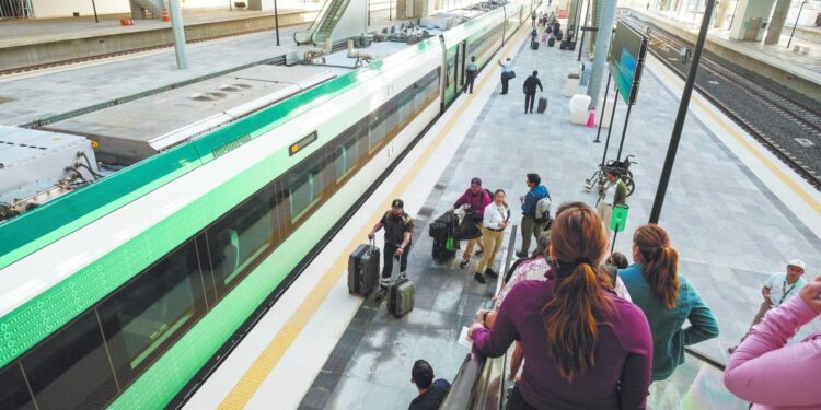 Mantenimiento de vías del Tren Maya en tramos 1 a 4