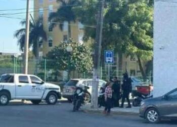 Sucursal bancaria y tránsito en bulevar López Mateos Ciudad Victoria