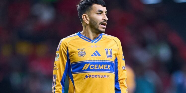 Ángel Correa jugador de Tigres en entrenamiento