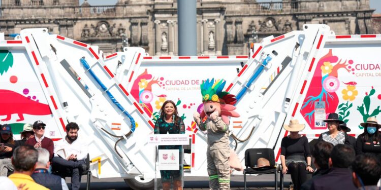 Entre camiones nuevos para recolección de residuos en Ciudad de México