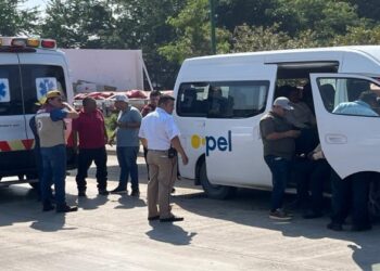Accidente camioneta Coppel plataforma tráiler Altamira