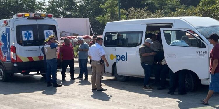 Accidente camioneta Coppel plataforma tráiler Altamira