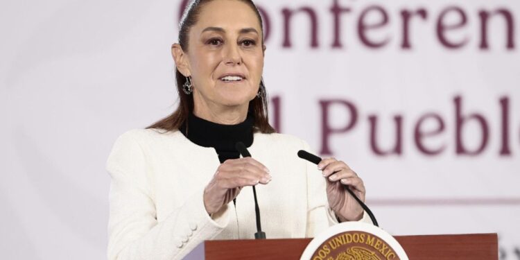 Claudia Sheinbaum en conferencia matutina abordando economía