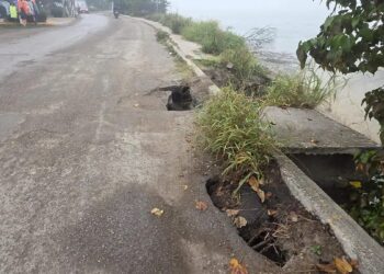 Erosión en calle Insurgentes cerca del río Pánuco Pueblo Viejo