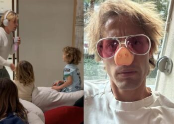 Sergio Canales cantando y bailando con sus hijos y Oliver Torres