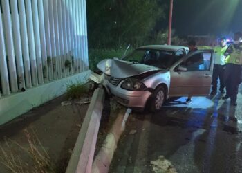 Accidente con poste caído frente al Palacio de Justicia