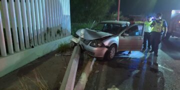 Accidente con poste caído frente al Palacio de Justicia