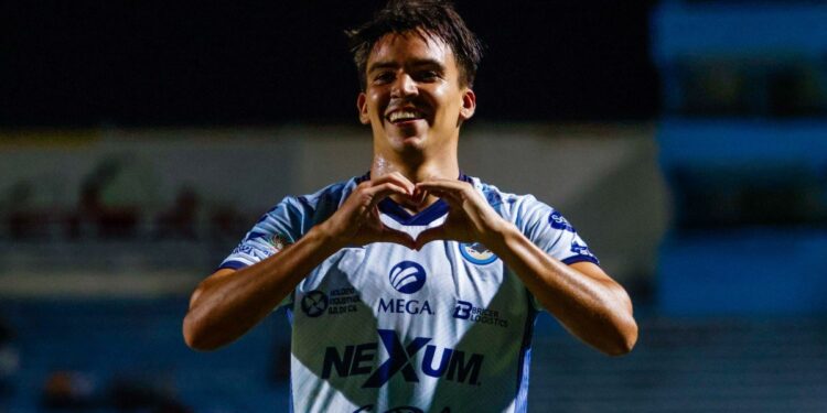Jugador Luciano Bocco entrenando con Jaiba Brava
