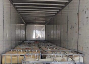 Tractocamión detenido con hidrocarburo en carretera Tamaulipas