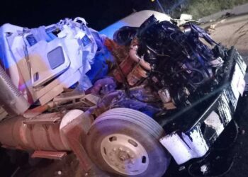 Tráiler accidentado en carretera Rayón Ciudad Valles
