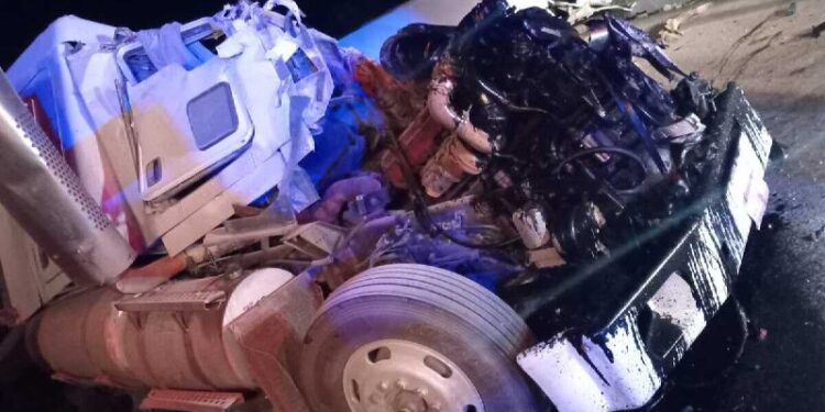 Tráiler accidentado en carretera Rayón Ciudad Valles