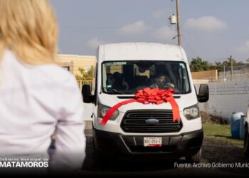 Presidente Municipal entrega camioneta Casa Hogar Matamoros