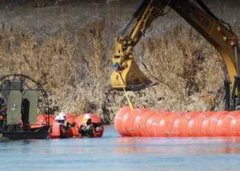 boyas instaladas en el Río Bravo para seguridad fronteriza