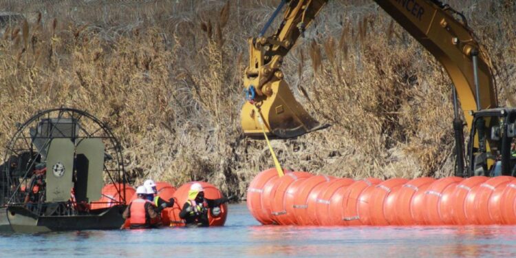 boyas instaladas en el Río Bravo para seguridad fronteriza