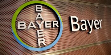 Documento legal demanda Bayer contra fabricantes vacunas Covid