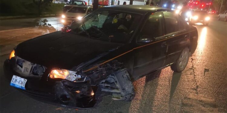 Accidente vial en avenida José Sulaimán con vehículos dañados