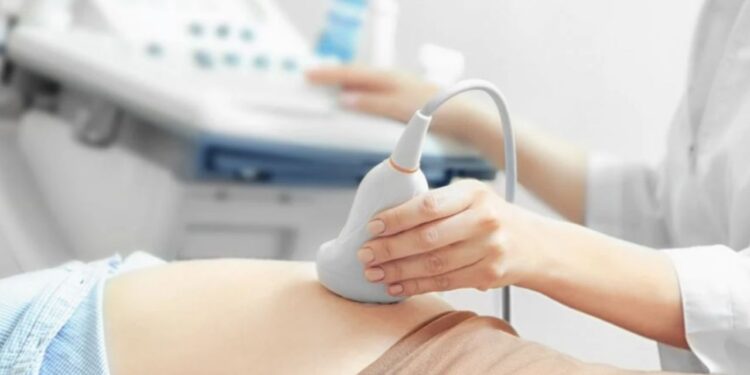 Hospital atiende a niña grave tras parto en Chiapas