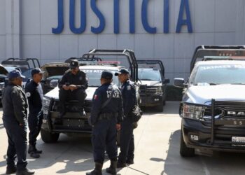 Policía municipal en operativo con ciudadanos en Oaxaca