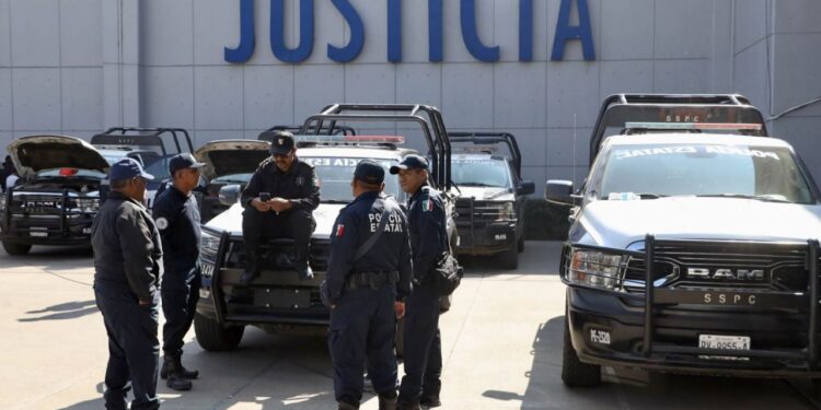 Policía municipal en operativo con ciudadanos en Oaxaca