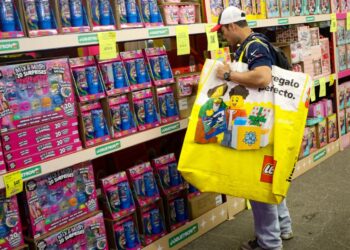 Juguetes variados con precios en diferentes tiendas