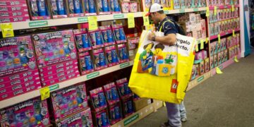 Juguetes variados con precios en diferentes tiendas