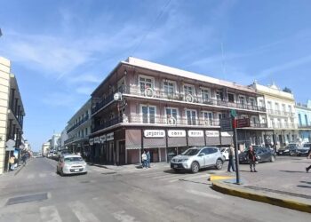 Policías y empresarios discutiendo propuesta en Tampico