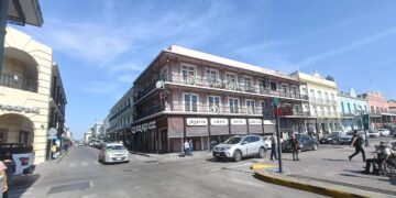 Policías y empresarios discutiendo propuesta en Tampico