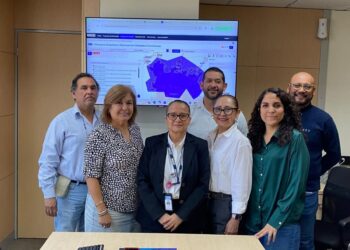 Personal docente en taller de herramientas digitales INEGI