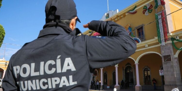 Policías mexicanos en formación bajo vigilancia