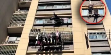 adulto mayor colgado de tendedero rescate China