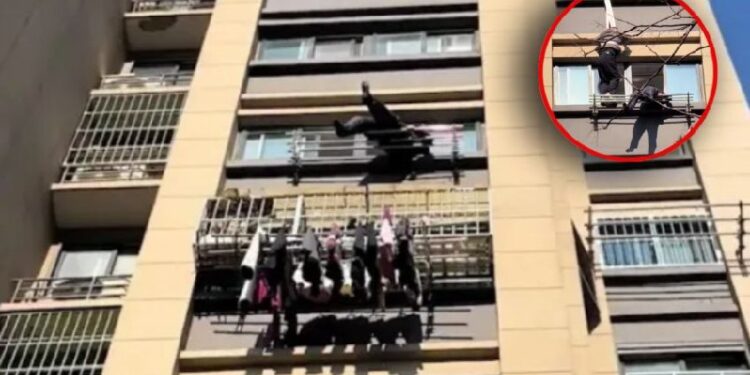 adulto mayor colgado de tendedero rescate China