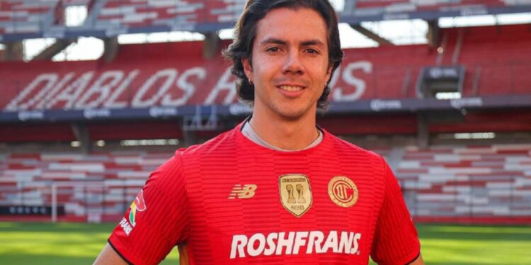 Presentación de Sebastián Córdova con Toluca en el Estadio Nemesio Díez