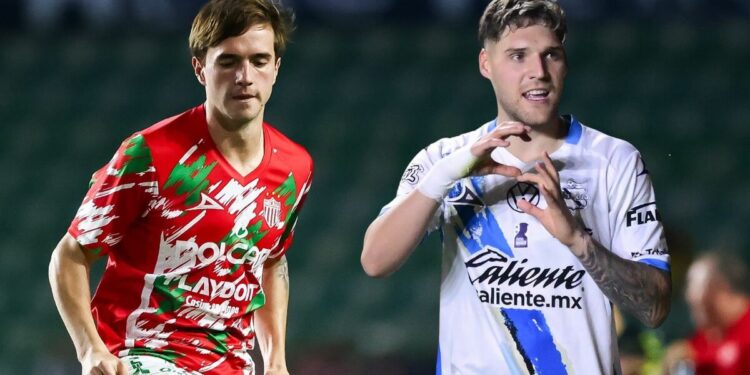 Jugadores Agustín Palavecino y Emiliano Gómez en campo