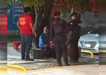 Chofer de autobús discutiendo con pareja en Tampico