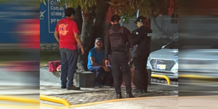 Chofer de autobús discutiendo con pareja en Tampico