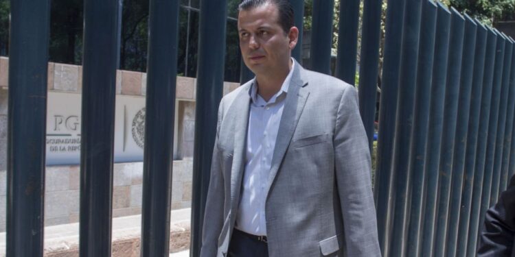 Líder del PRI en Michoacán Guillermo Valencia en conferencia