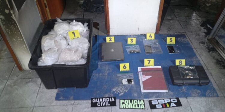 Incendio y elementos policacos en departamento en Morelia