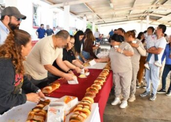 Rosca de Reyes artesanal de 20 metros en CEDES Victoria