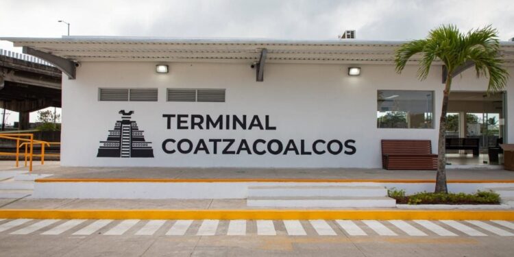 Tren Interoceánico detenido tras descarrilamiento en Coatzacoalcos