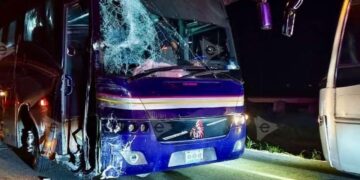 Accidente entre autobús y tráiler en carretera de Tamaulipas