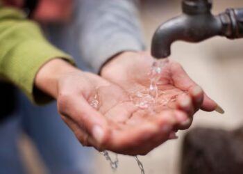 pipa de agua para abastecimiento en Nuevo Laredo