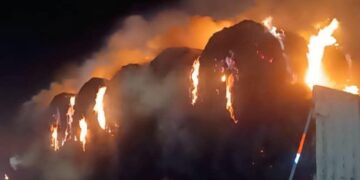 Tractocamión incendiado en carretera federal kilómetro 107