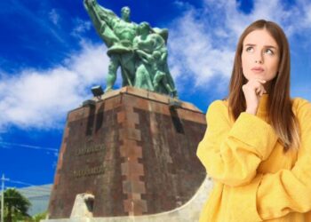 Cielo despejado y sol en Nuevo Laredo con temperatura cálida