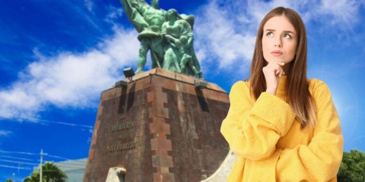 Cielo despejado y sol en Nuevo Laredo con temperatura cálida