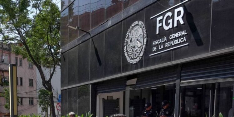 Funcionarios de la Fiscalía General de la República en reunión oficial