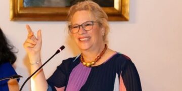 Josefa González-Blanco agradece al concluir su misión diplomática