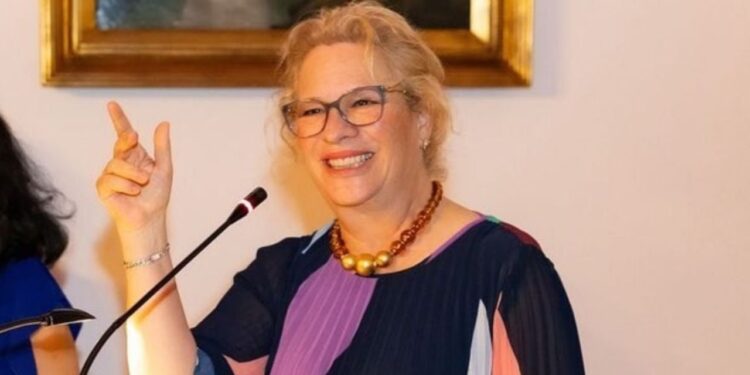 Josefa González-Blanco agradece al concluir su misión diplomática