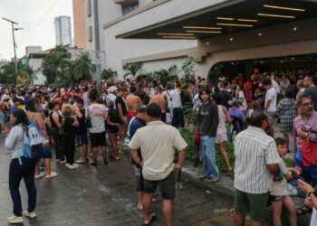 Hospital afectado por sismo con daños menores y revisiones