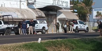 Ataque y cuerpos abandonados en plaza textil de Michoacán