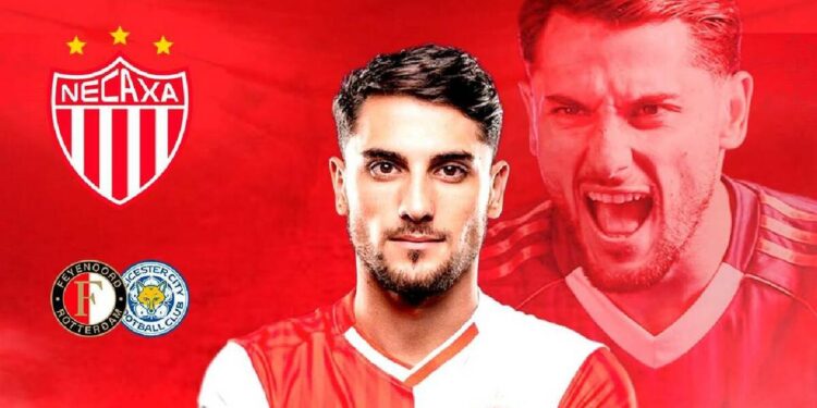 Julián Carranza en presentación oficial con Necaxa